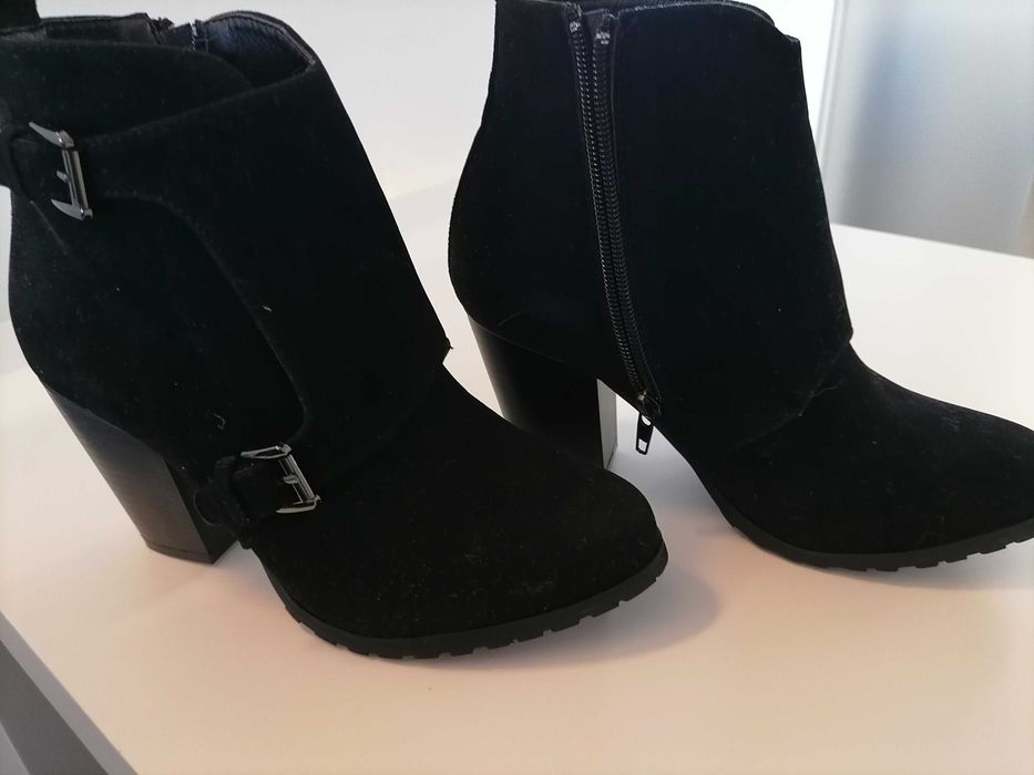 Botas Pretas n 38 (última baixa de preco)