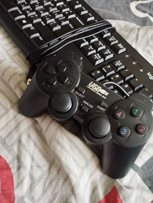 Клавіатура logitech + подарунок