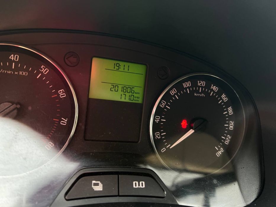 Продам skoda fabia 2 2012 року