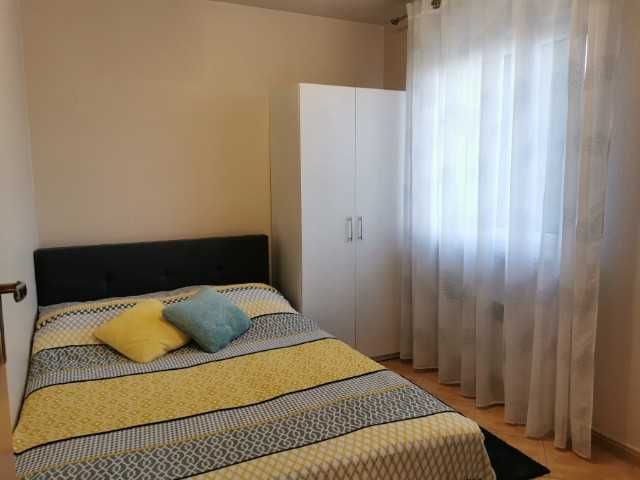 Domek nad jeziorem z linią brzegową, pięknym widokiem, sauną i jacuzzi