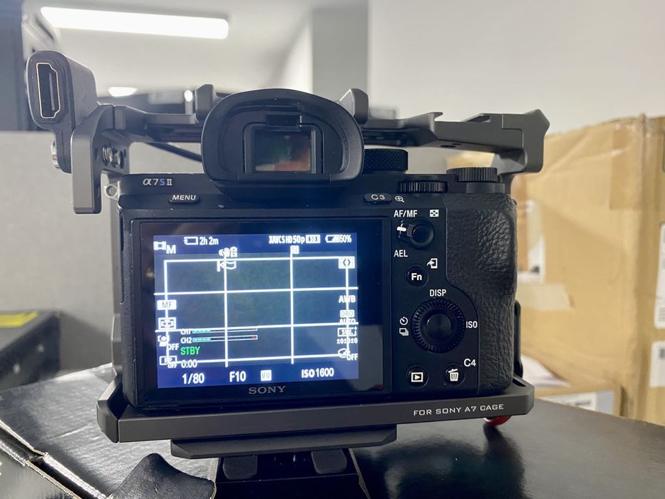 Sony A7 SII + Cage + Adaptador Canon EF