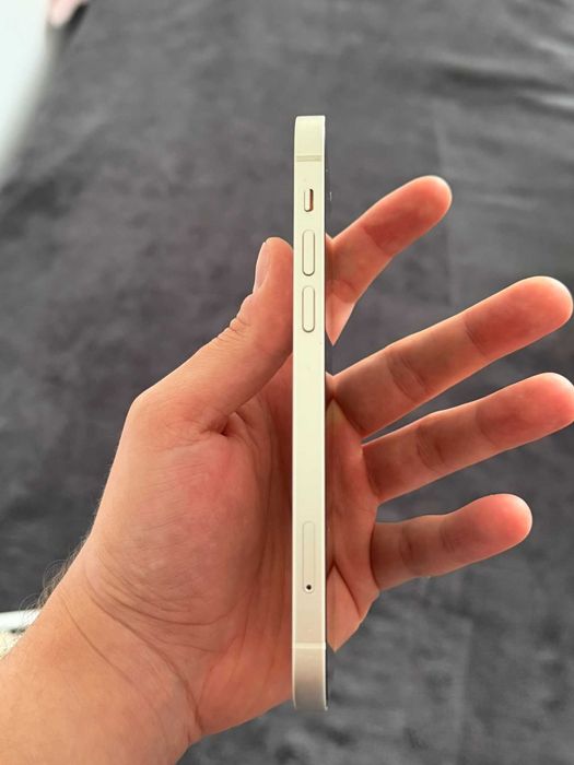 iPhone 12 128 GB + 4 etui + folia