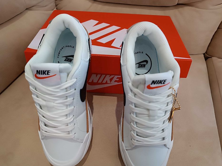 Жіночі кросівки Nike court legacy