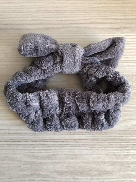 Szara ciemna pluszowa opaska kosmetyczna miekka