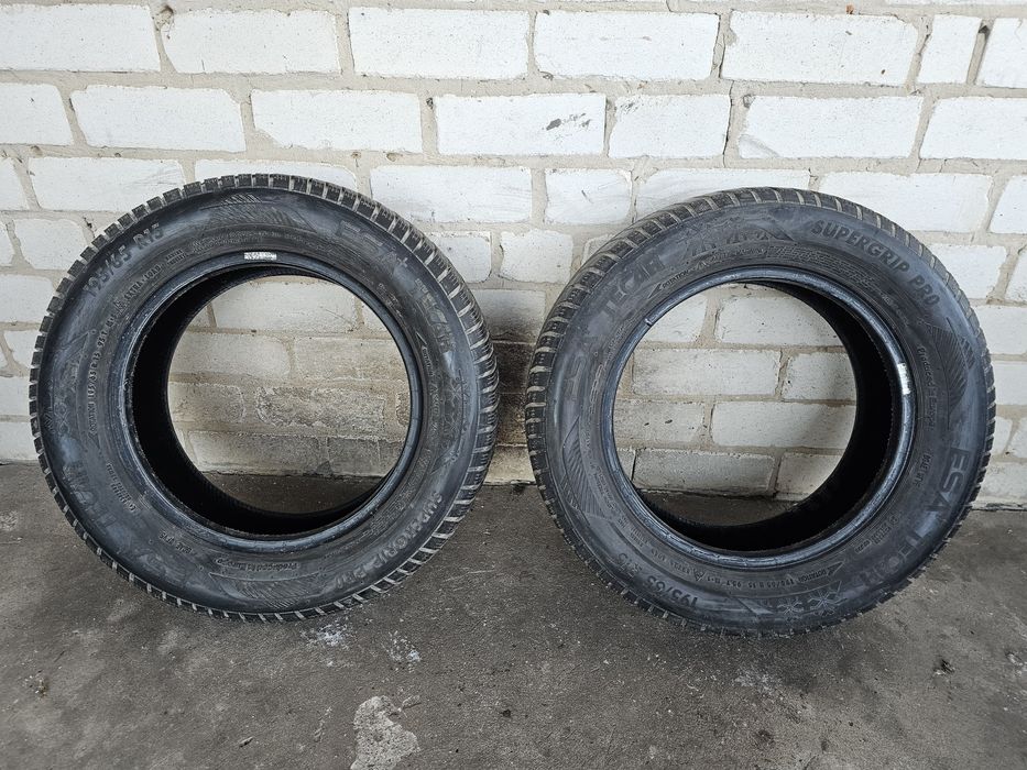 Резина 195/65 R15. Esa Tecar. Зимова гума