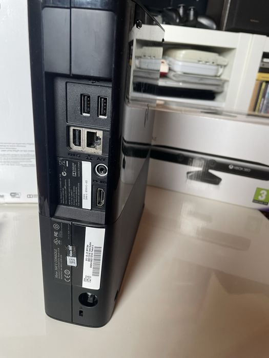 XBOX360 + 35 gier + 2 pady + kinect