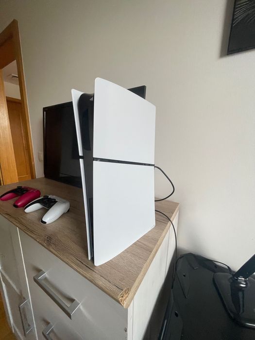 Konsola PlayStation 5 Slim z dwoma padami na gwarancji.
