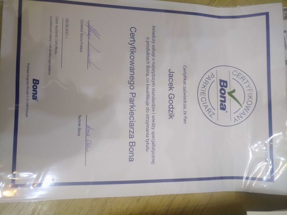 cyklinowanie bezpyłowe parkietu i schodów lakier bezwonny