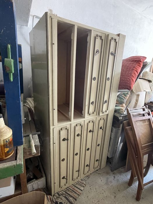 Cómoda vintage de 8 gavetas.