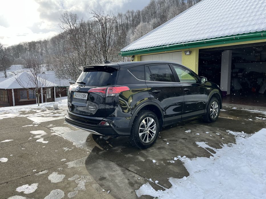 Продаю Toyota RAV4 Hybrid