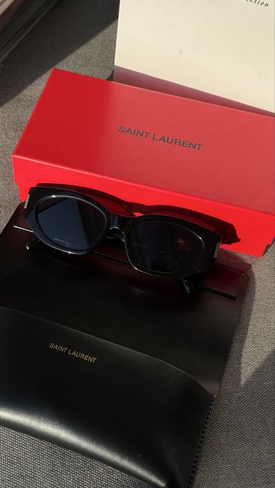 Окуляри в стилі Saint Laurent
