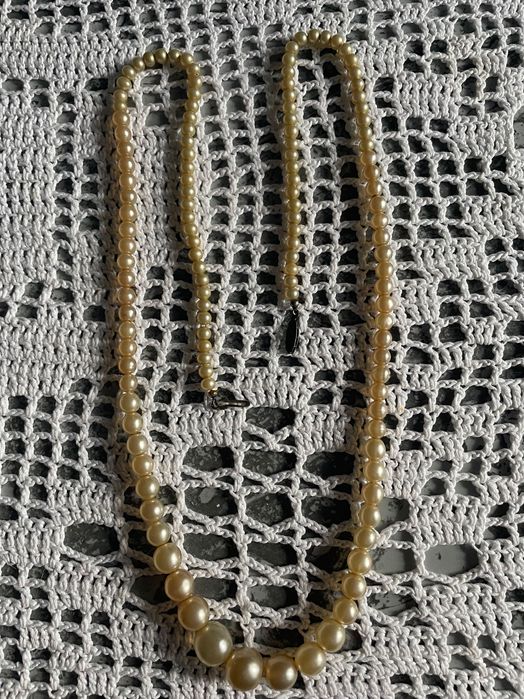 Stary naszyjnik z pereł ze srebrnym zapięciem 835