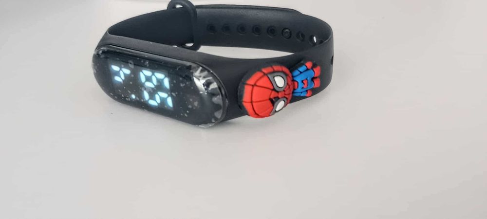 Zegarek dziecięcy Marvel Elektroniczny  z wyświetlaczem LED spider man