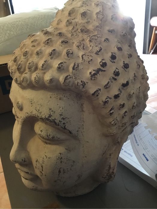Buda em gesso decorativo