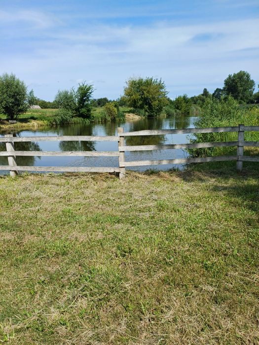 Продам новий будинок за містом з власним озером