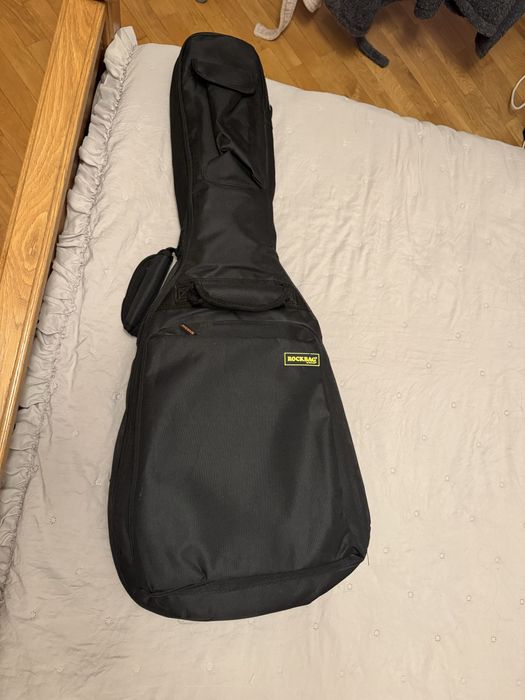 Гітара і кейс до неї