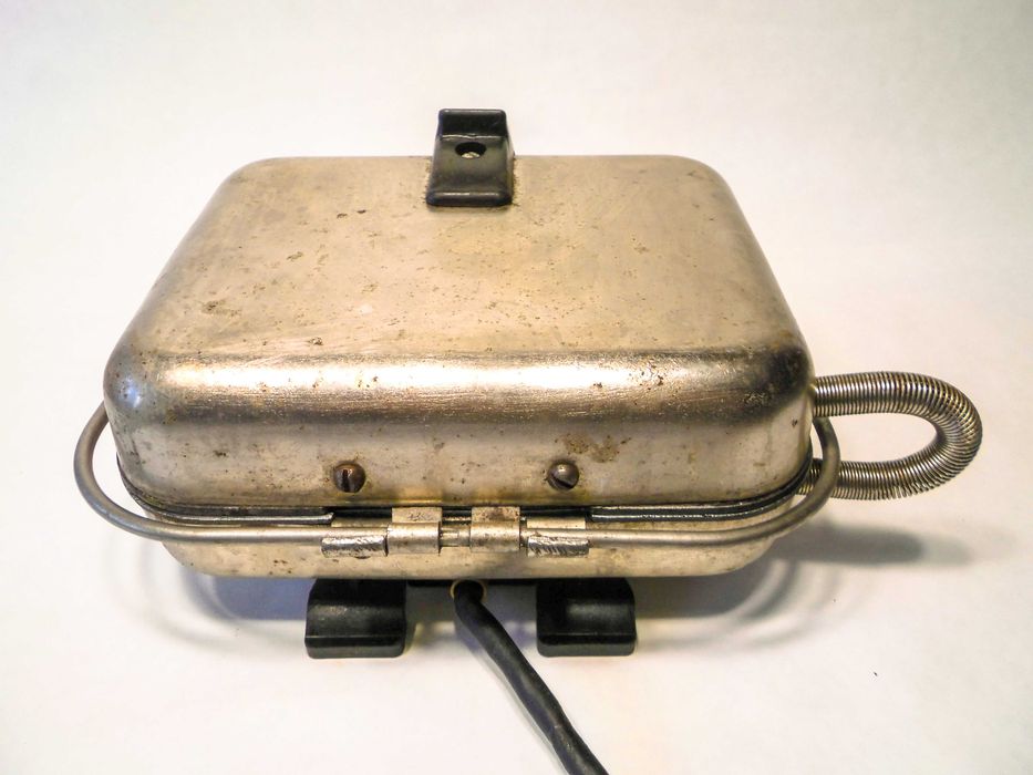 Электровафельница Ласунка ЕВ-1220