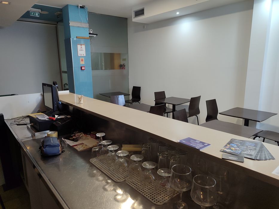 Trespasse de café e barbearia