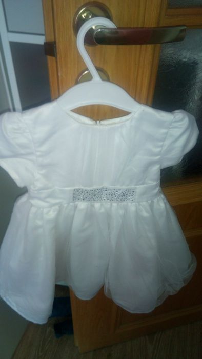 Śliczna sukieneczka na chrzest