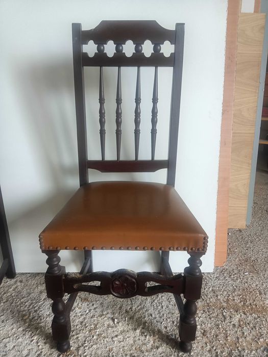 Móvel de sala antigo e 6 cadeiras