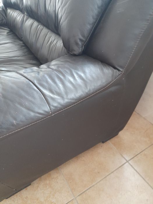 Sofá em pele preto