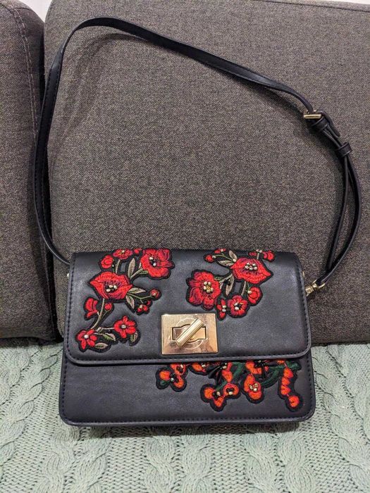 сумка клатч Mango екошкіра квіти вишивка в чудовому стані Манго
