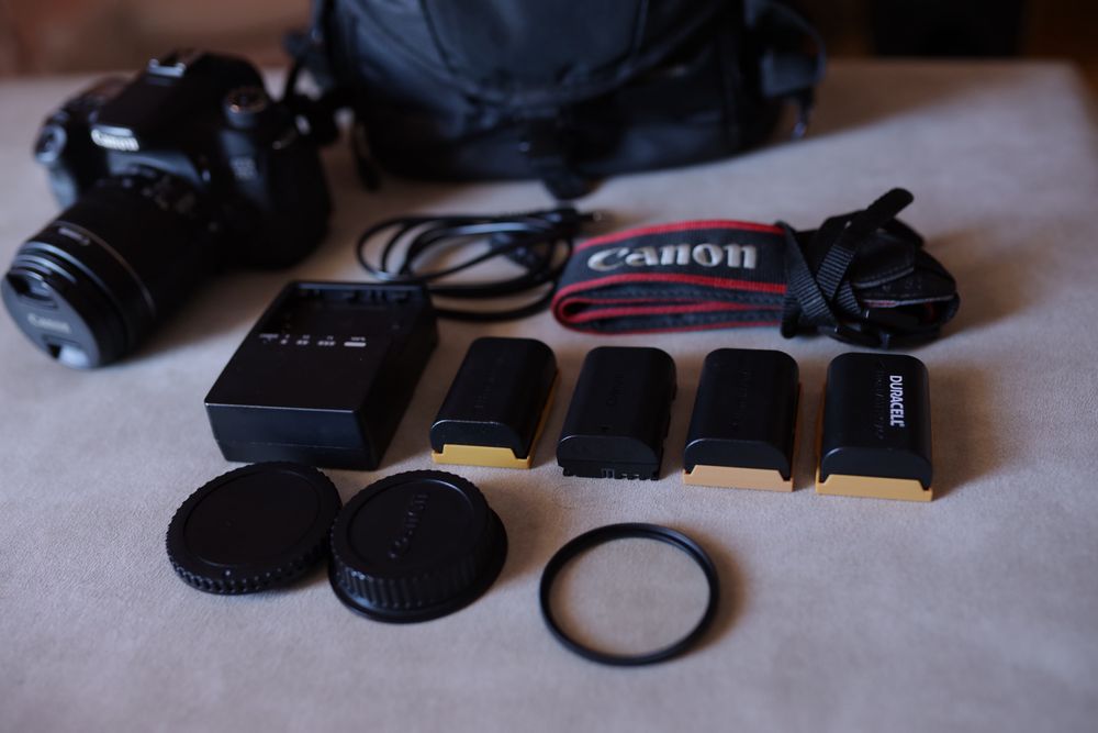 Canon 70D + 18-55mm IS