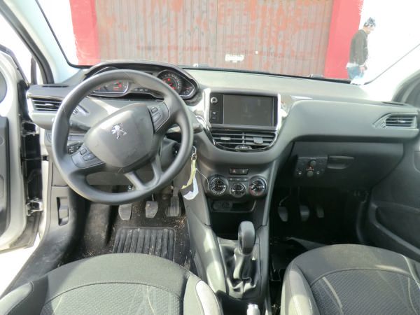 Para peças PEUGEOT 208