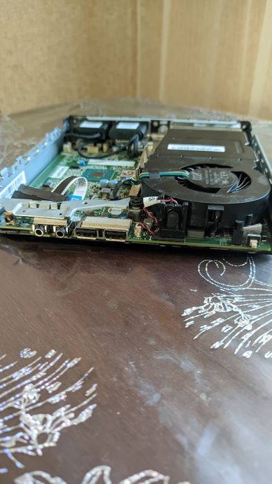 Міні-пк  lenovo thinkcentre m710q I3-6100T + подарунок