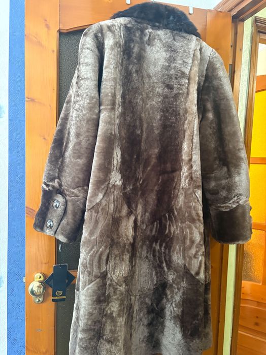 Мутонова шуба з норкою