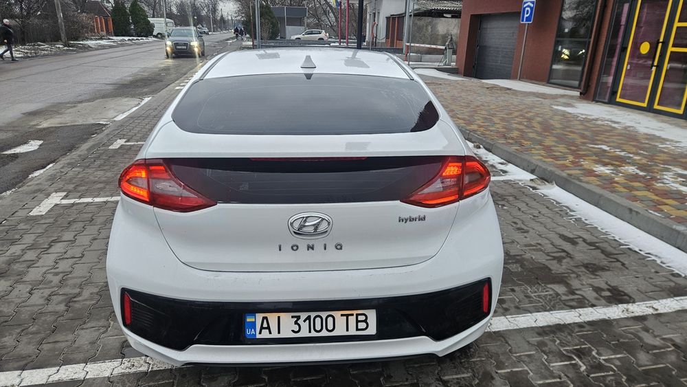 Хундай іонік гібрид 1.6гібрид 2018рік