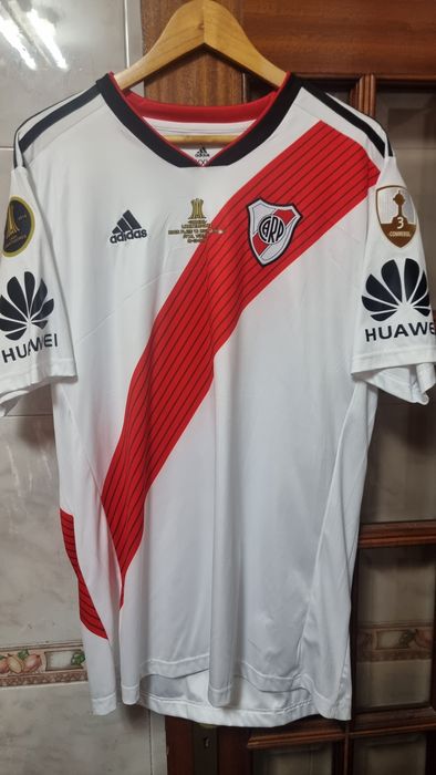 Camisola de jogo utilisada pelo  enzo perez.final da libertadores.