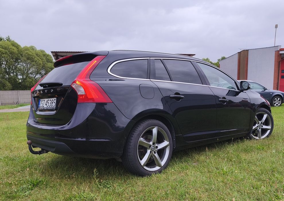Volvo V60 1.6 115 km . Polecam!!!