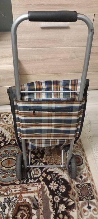 Wózek na zakupy na kółkach