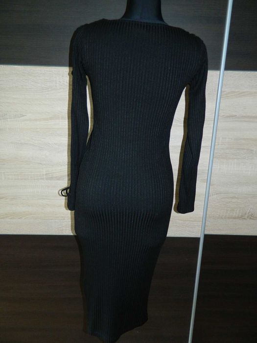 H&M czarna dopasowana sukienka roz 36