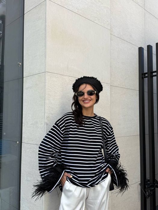 Лонгслів оверсайз із пірʼям