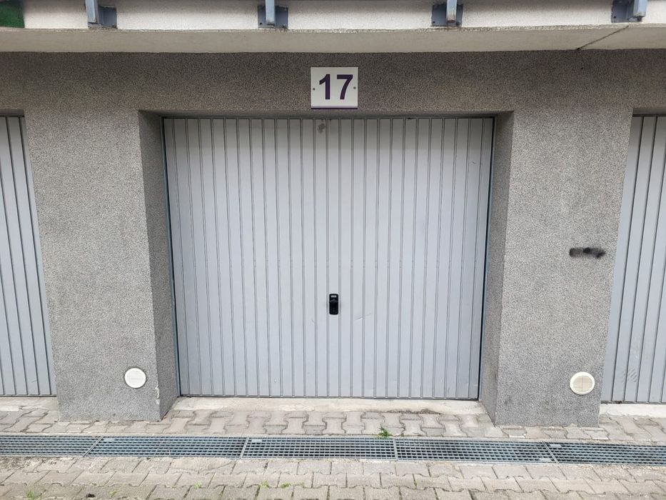 Garaż do wynajęcia Jelcz-Laskowice osiedle zamknięte