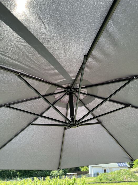 Parasol ogrodowy OMERAI 3M - solidna konstrukcja