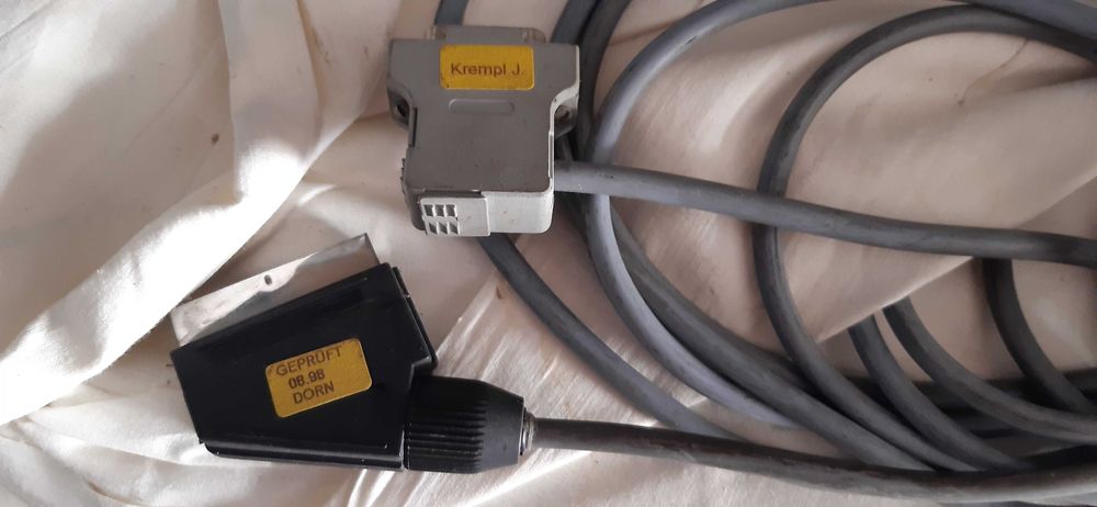 długi przewód kabel komputerowy z wyjściem euro