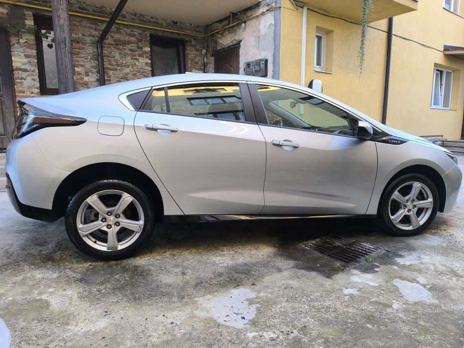 Chevrolet Volt 2 (PHEV) 1.5 2017рік