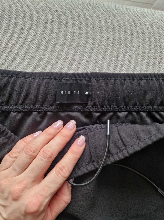 Spódniczka czarna Mohito 42