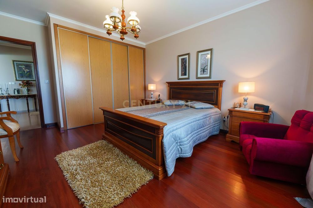 Moradia T4 com 2.971 m² de Terreno e Vista Panorâmica