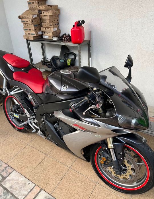 R1 2004 só pegar a acelerar!