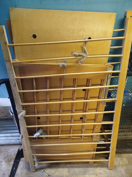 Детская кровать времён застоя.