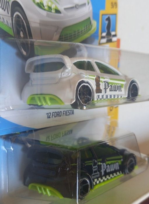 Conjunto 2 - 12 ford fiesta hot wheels