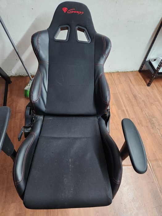 Cadeira gaming semi-nova