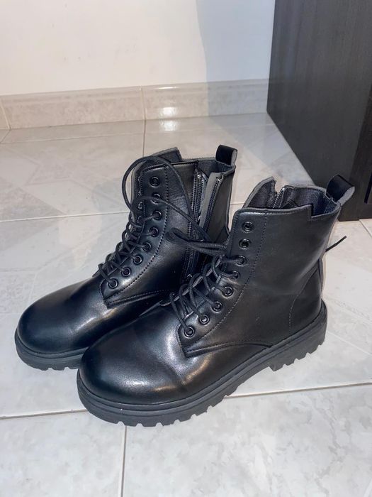 Bota preta Shein