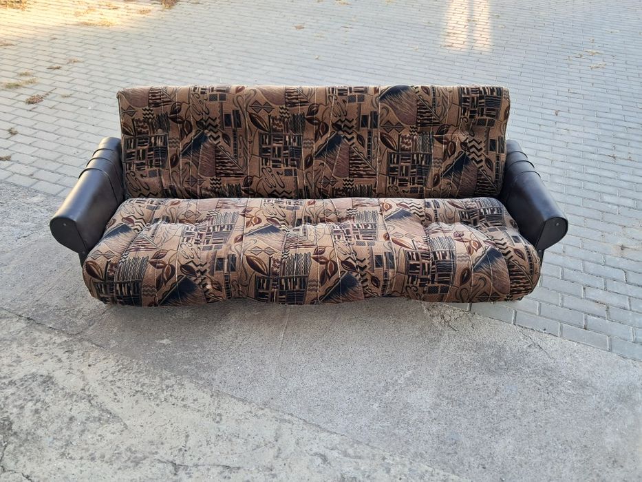 Продам  дивани і ліжко