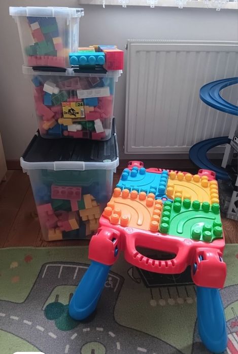 Stolik Mega Block plus klocki