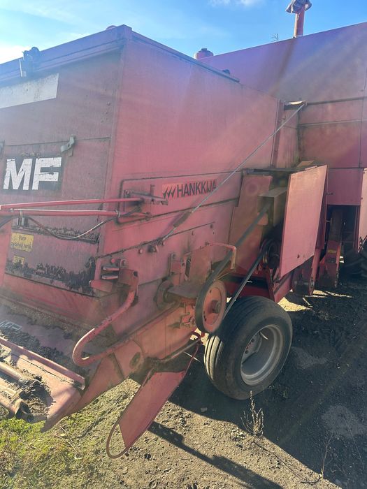 Зернозбиральний комбайн Massey Ferguson 440.